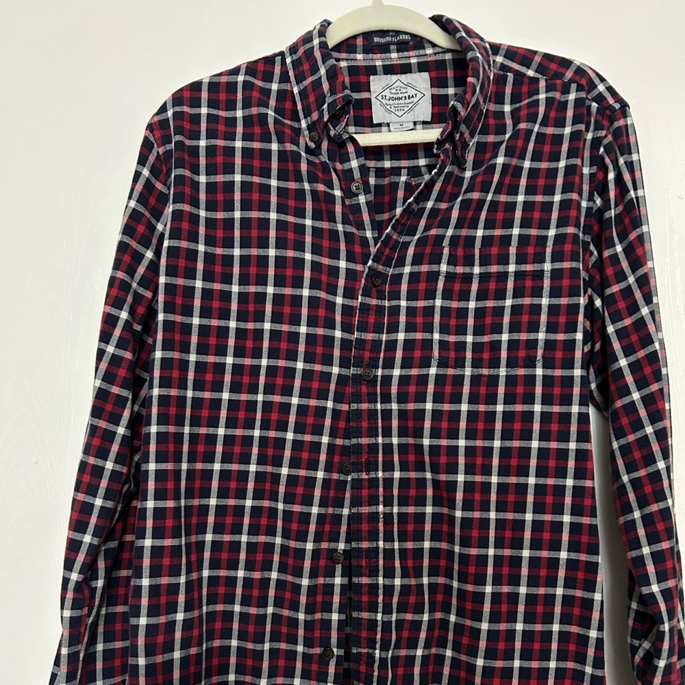 Men’s flannel size M no flaws. All buttons, including extras